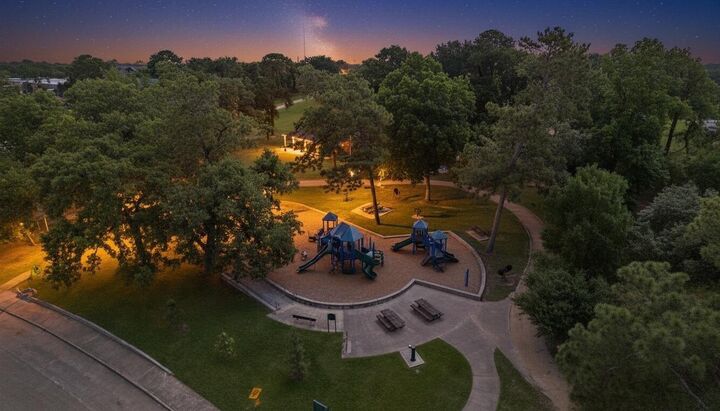 Property Photo:  825 Martin Street  TX 77018 