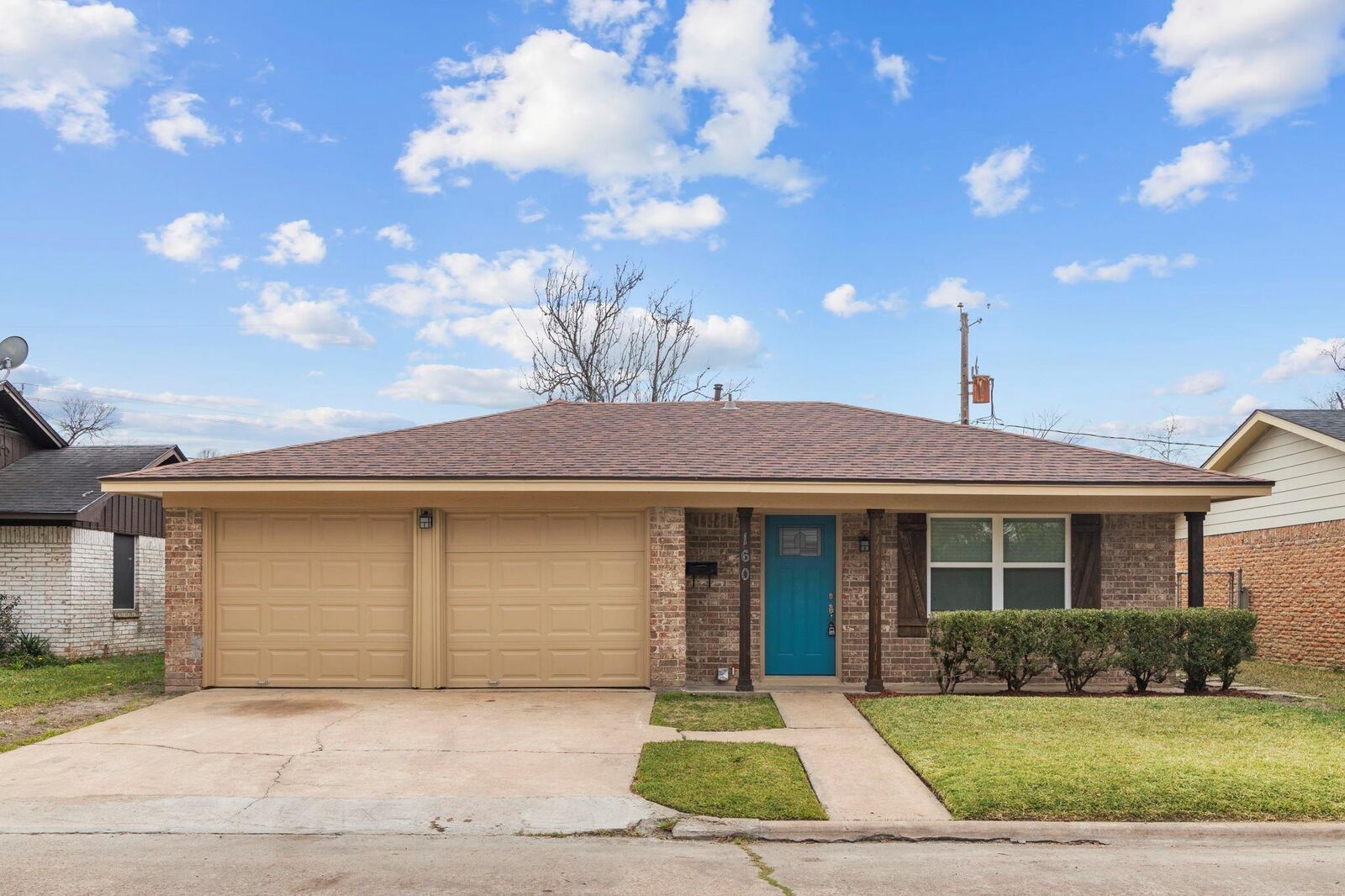 Property Photo:  160 W Whitney Street  TX 77018 