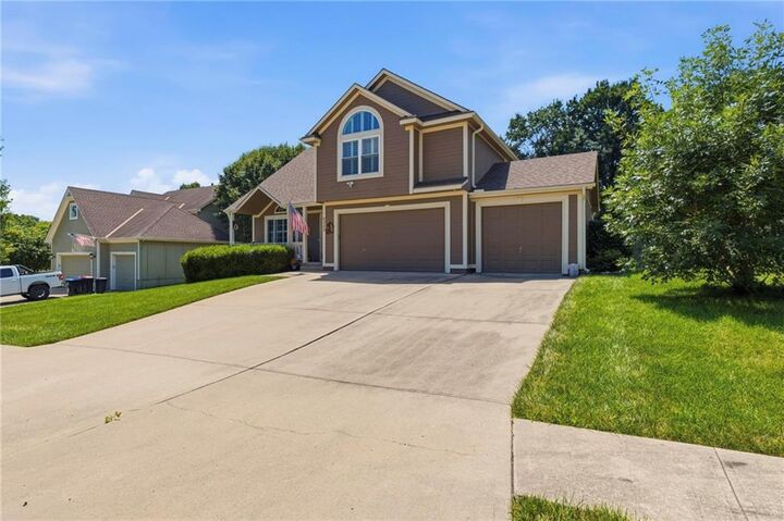 Property Photo:  2225 Martha Lane  MO 64034 