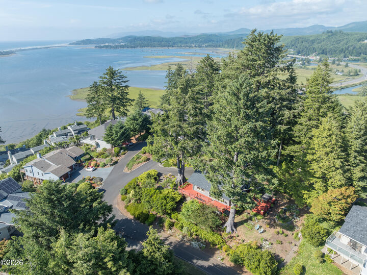 Property Photo: 407 Siletz View Lane OR 97388