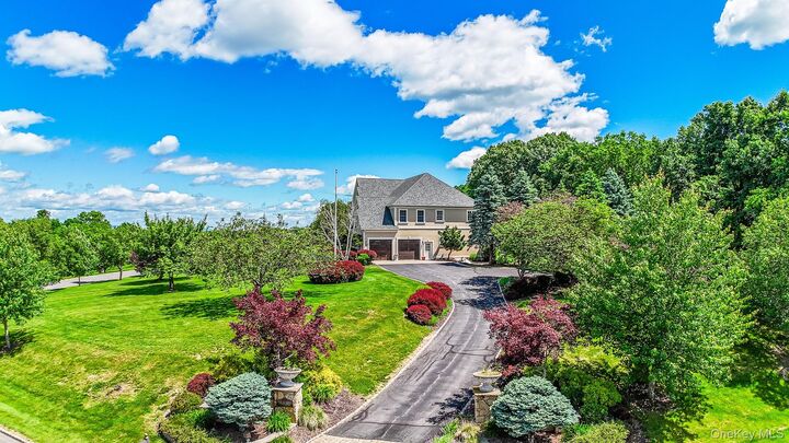 Property Photo:  17 Dorian Way  NY 10916 