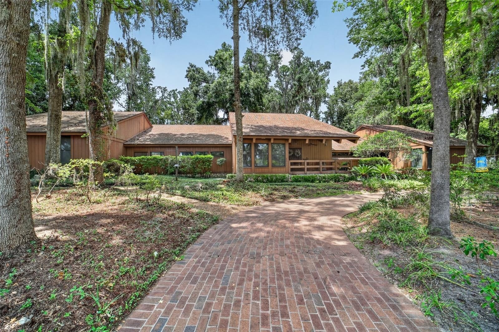 Property Photo:  2411 SE 15th Street  FL 34471 