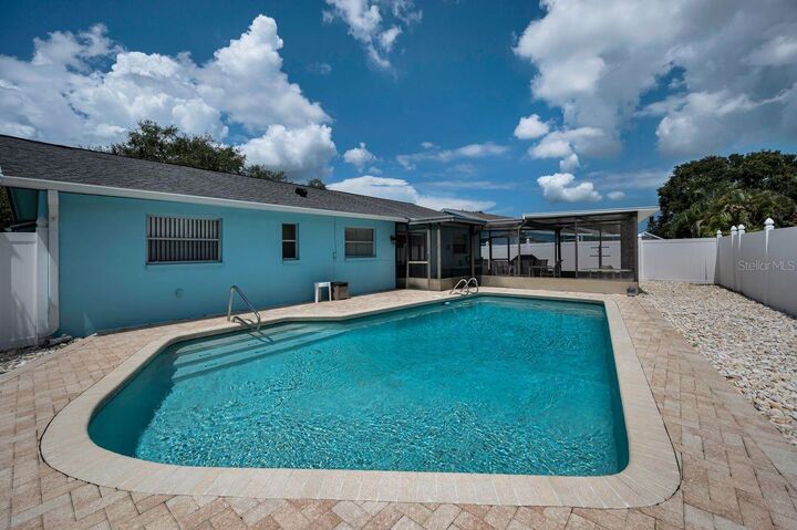 Property Photo:  1614 Dale Circle N  FL 34698 