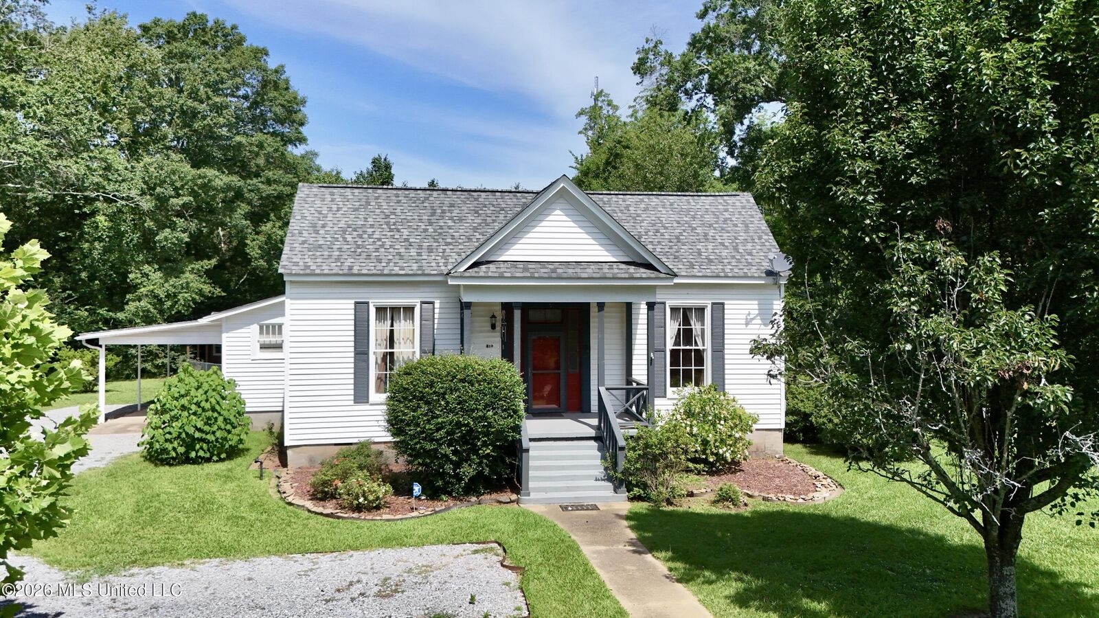 Property Photo:  412 S Jackson Street  MS 39059 