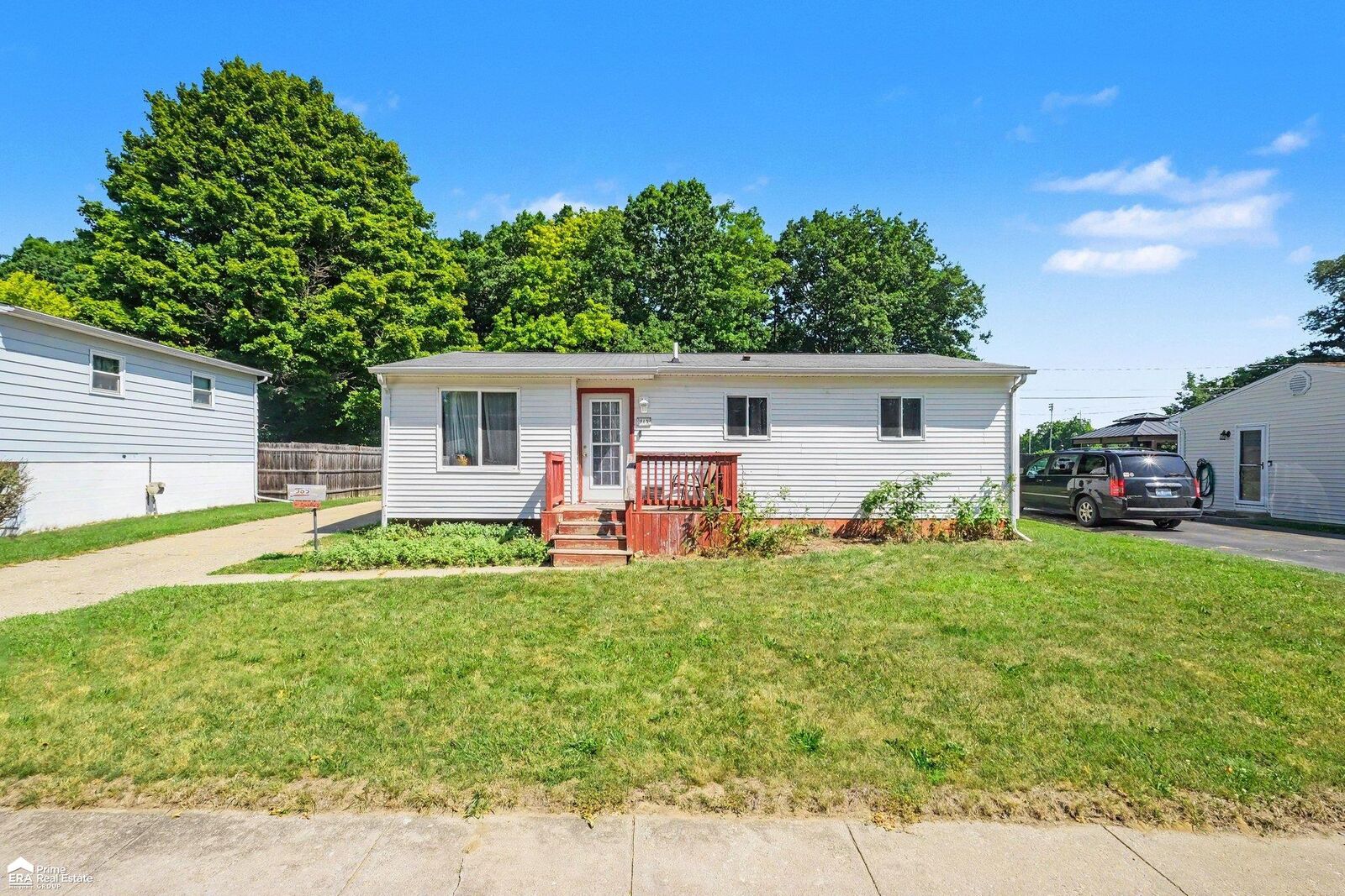 Property Photo:  565 Clarion Street  MI 48420-1259 