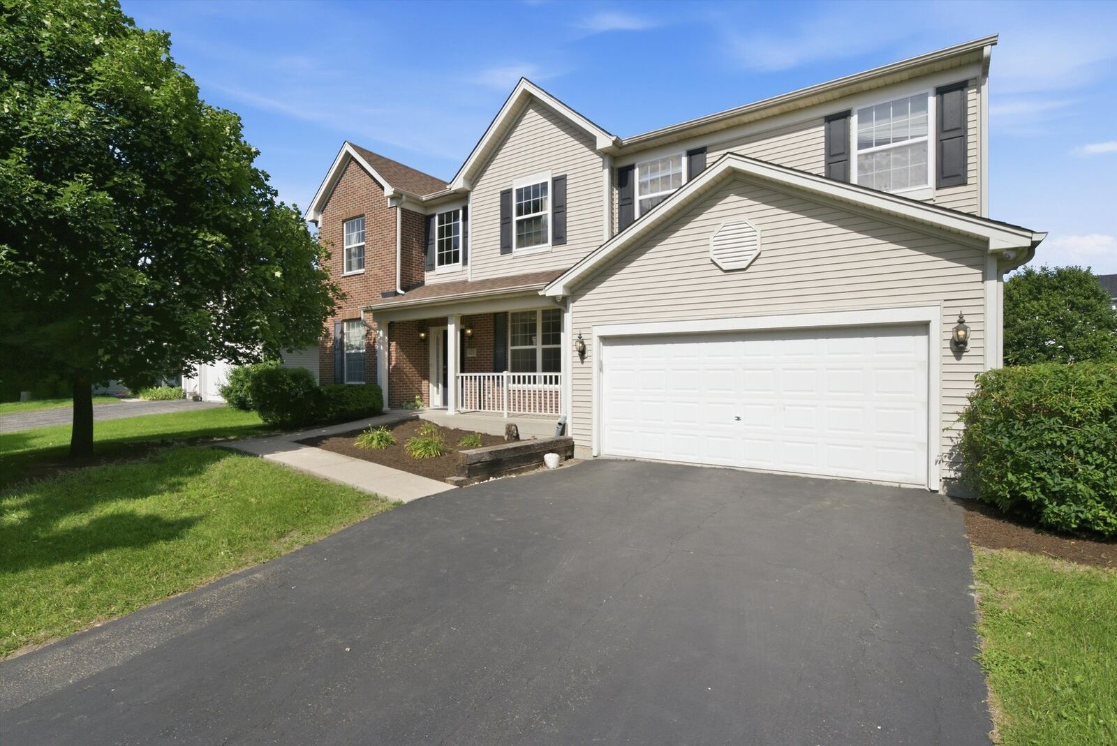 Property Photo: 321 Claridge Circle IL 60440
