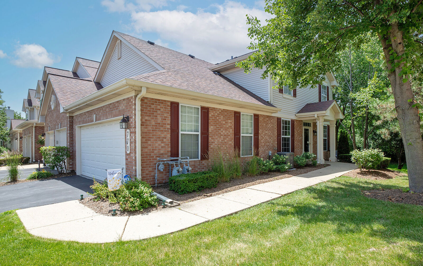 Property Photo:  770 Stonewall Court  IL 60173 