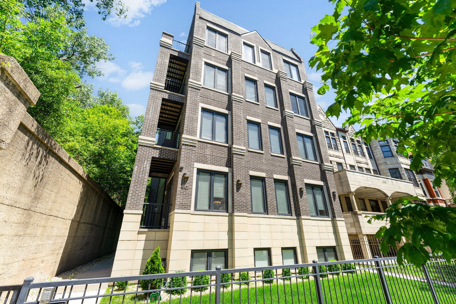 Property Photo: 4101 S Drexel Avenue 302 IL 60653