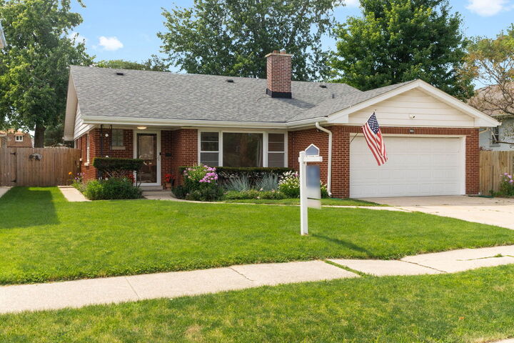 Property Photo: 3326 Prairie Avenue IL 60513