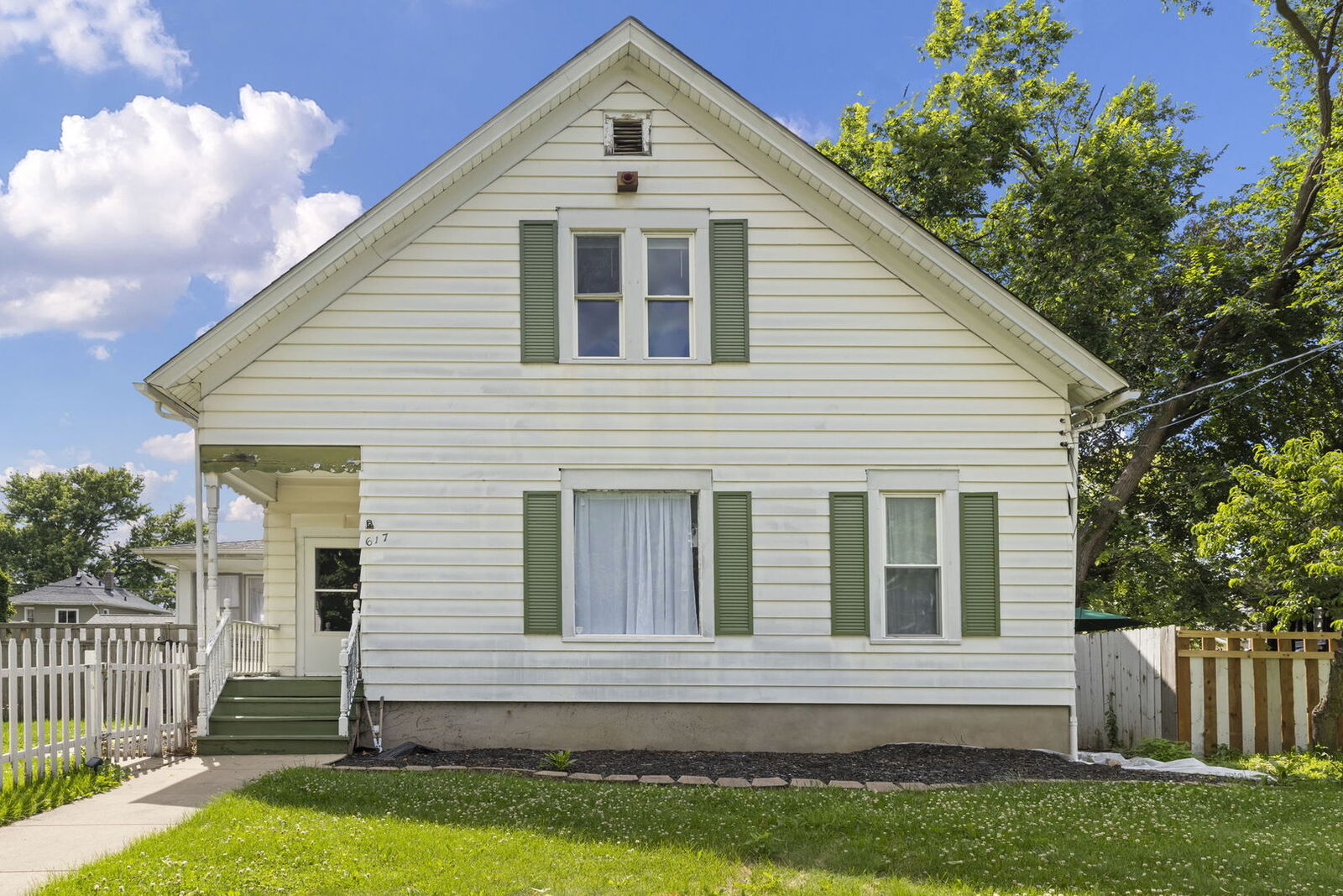Property Photo:  617 S 4th Street  IL 60505 