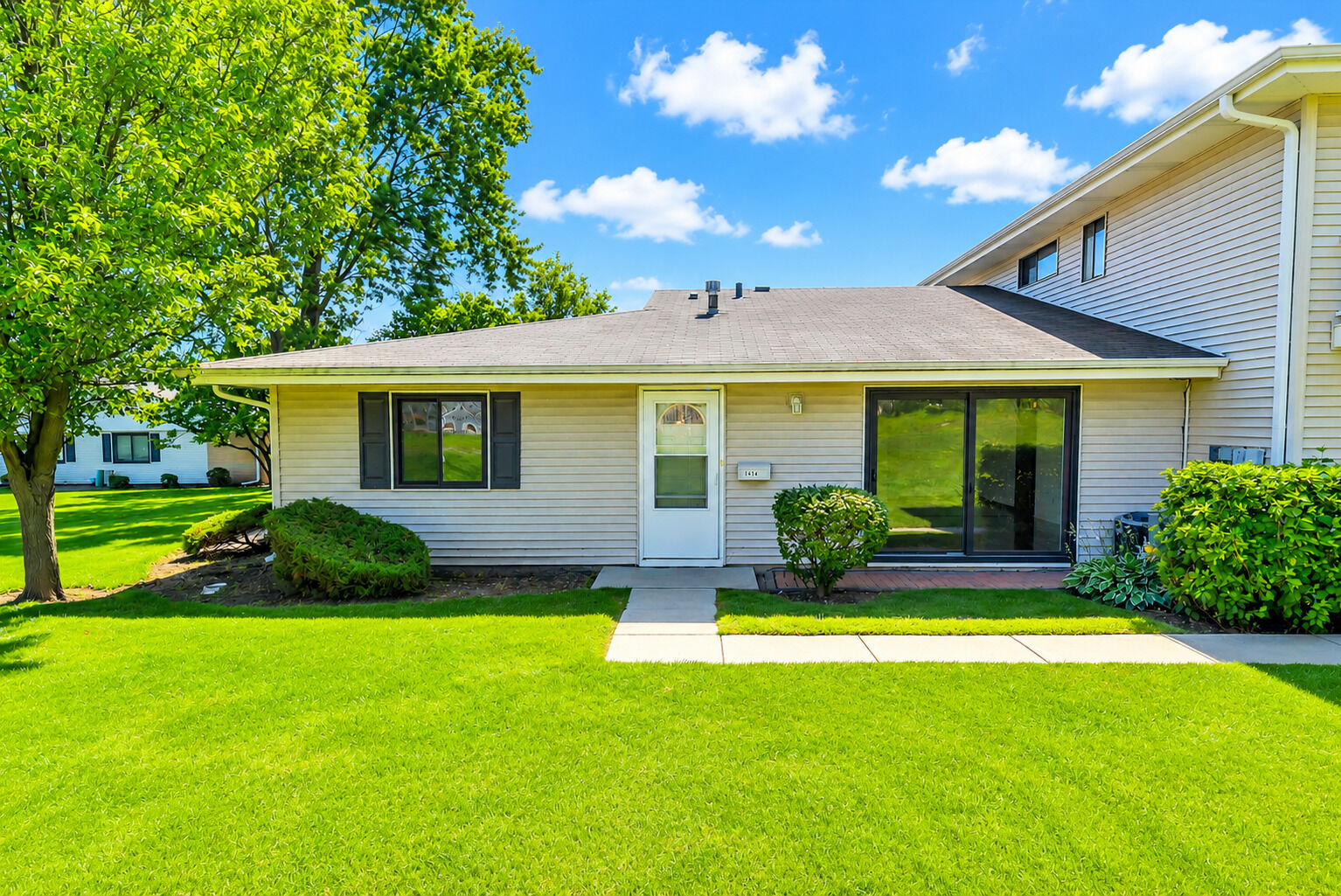 Property Photo:  1434 Millbrook Court 1434  IL 60193 