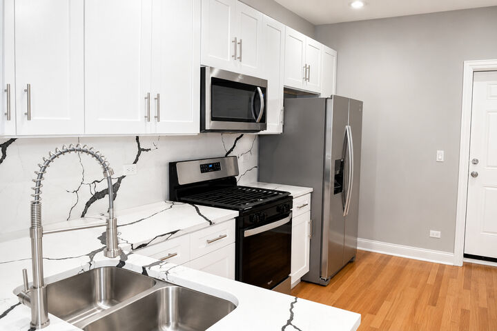 Property Photo:  10919 S King Drive 2  IL 60628 