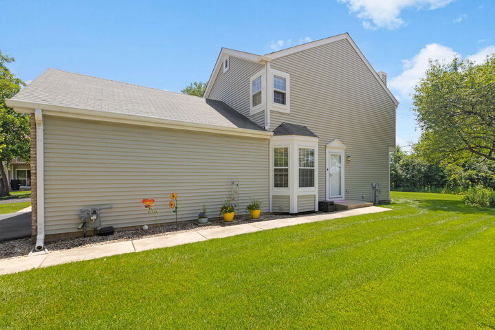 Property Photo:  486 Nicole Drive D  IL 60103 
