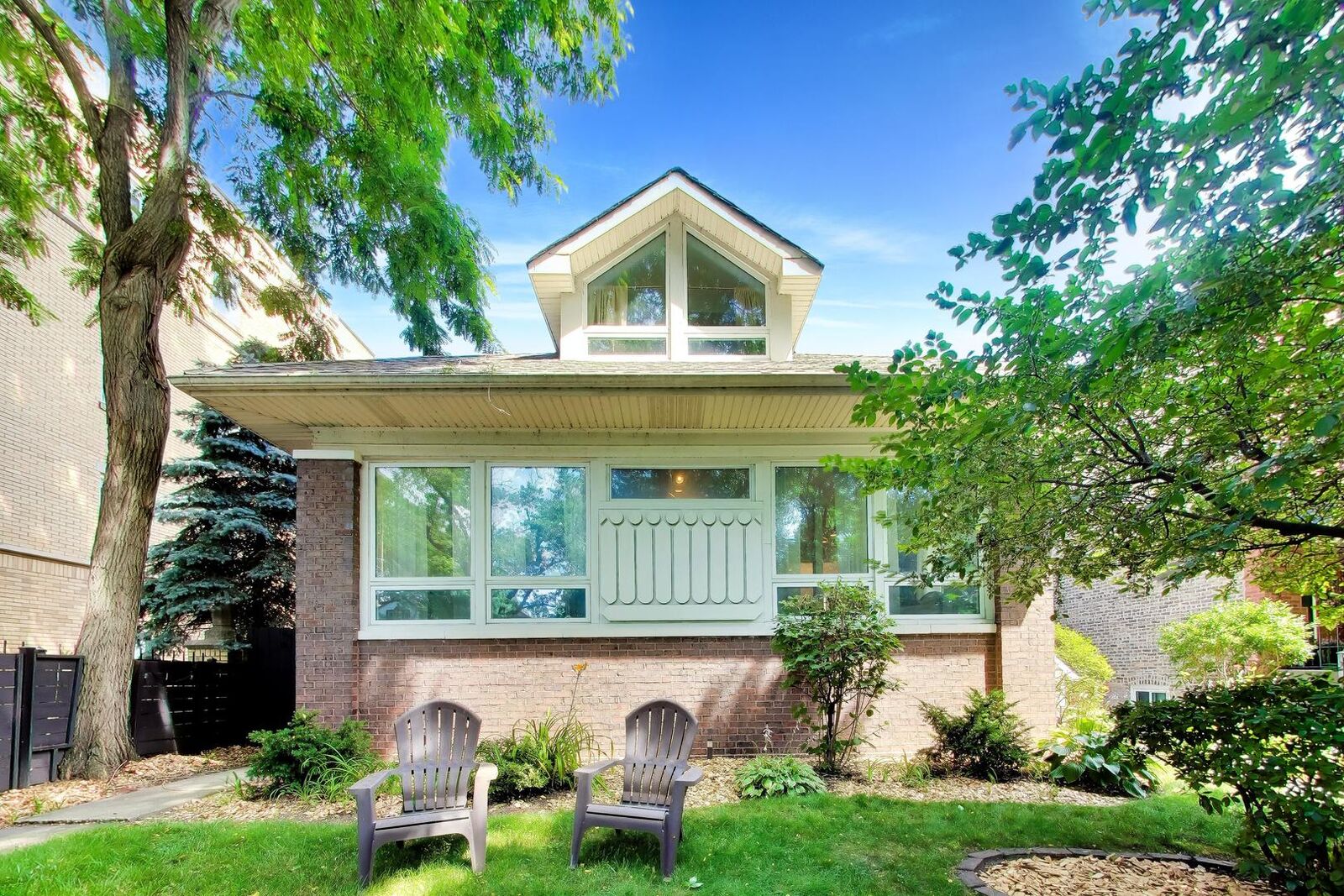 Property Photo:  2012 W Estes Avenue  IL 60645 