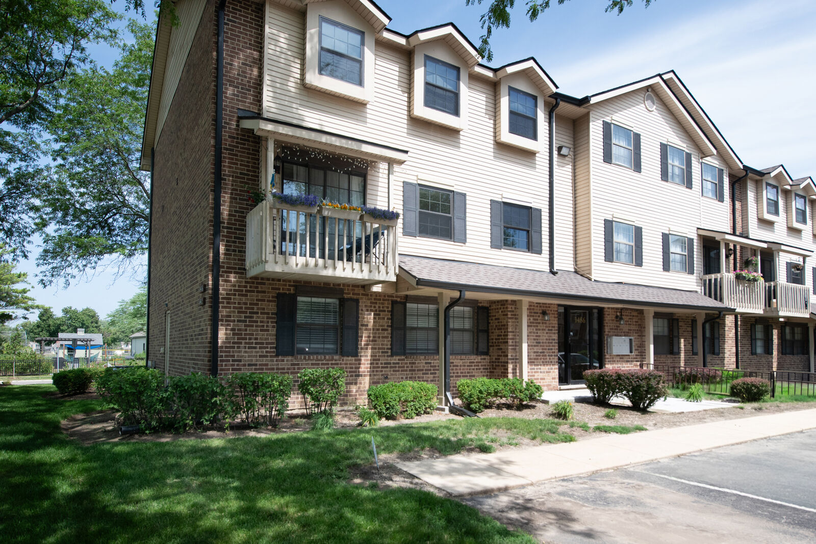 Property Photo:  1486 W Jefferson Avenue D  IL 60540 