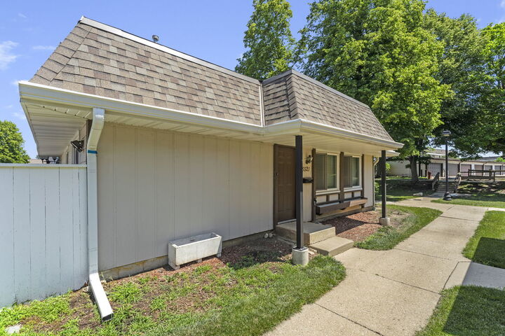 Property Photo:  5521 Pebblebeach Drive  IL 60133 