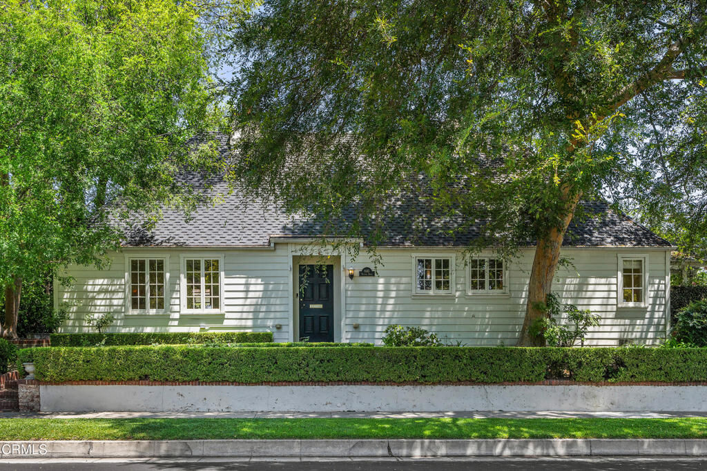 Property Photo:  840 Victoria  CA 91104 