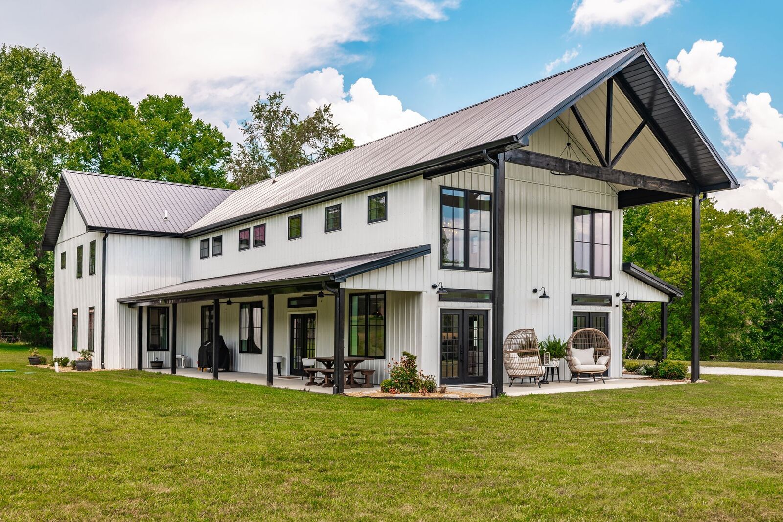 Property Photo:  1243 Madison Creek Rd  TN 37072 