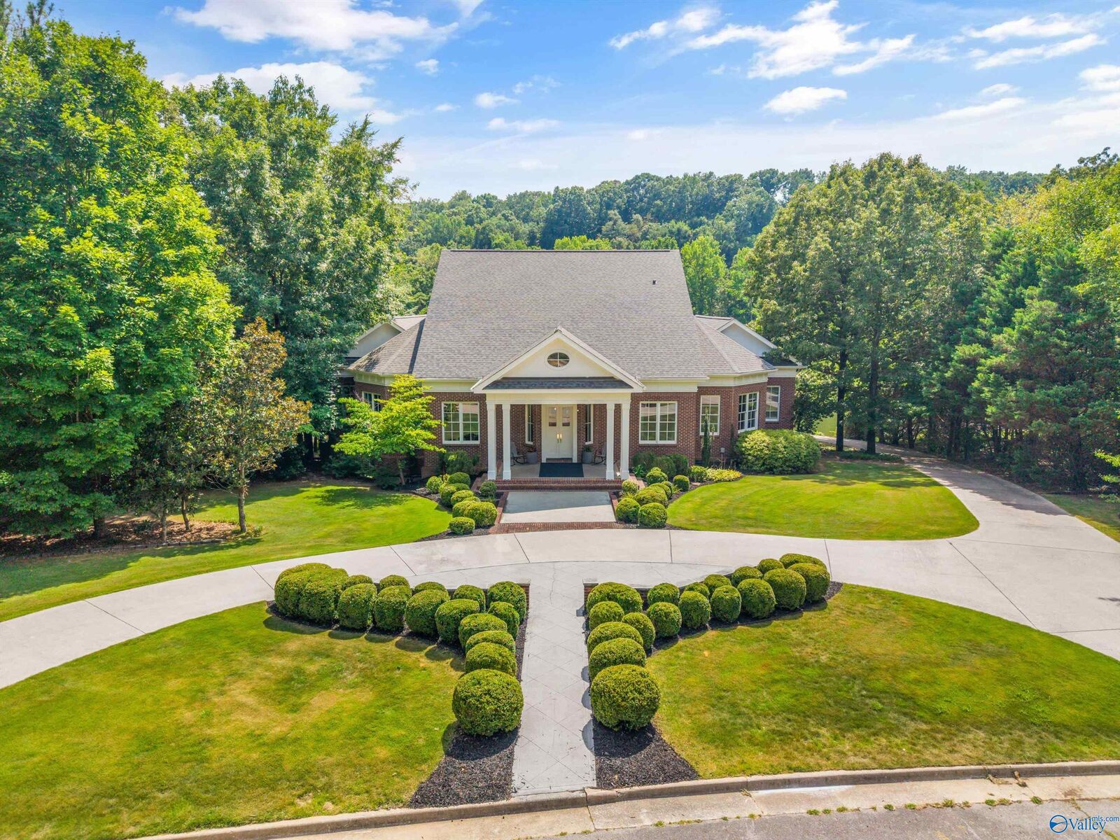 Property Photo:  1627 Lake Cove Drive SW  AL 35603 