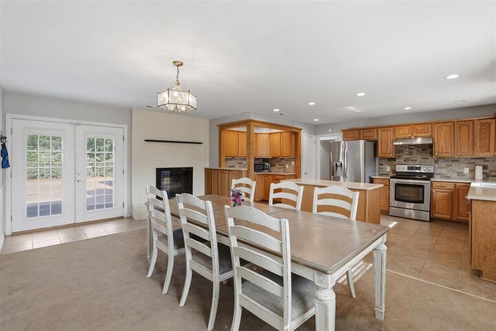 Property Photo:  2912 E Hartford Ave  OK 74604 