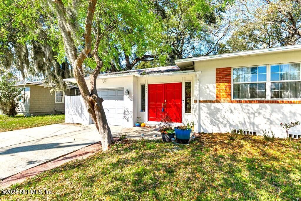 Property Photo:  6545 Newcastle Road  FL 32216 