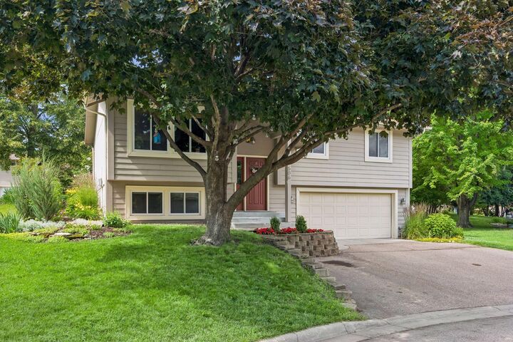 Property Photo:  506 Laredo Lane  MN 55317 