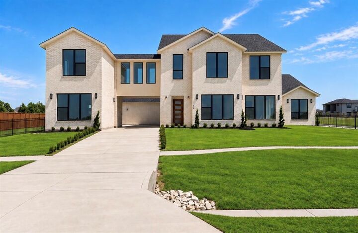 Property Photo: 349 Valley Trail TX 75154