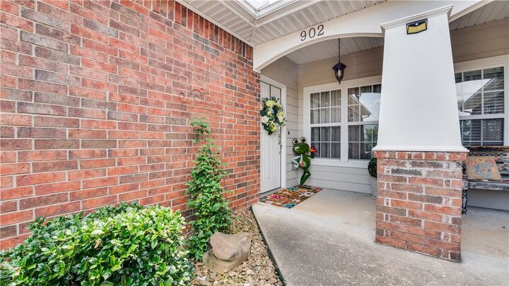 Property Photo:  902 S Dixson Street  AR 72758 