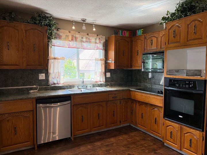 Property Photo: 1009 Third Avenue AB T0H 0J0