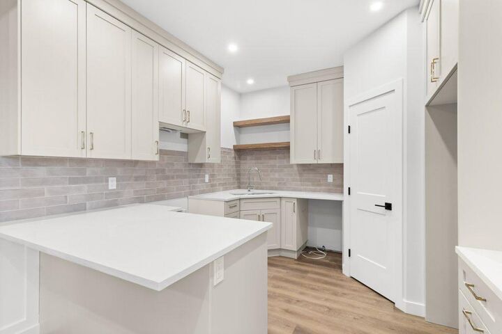 Property Photo:  5463 55 Avenue 5  AB T4L 1M1 