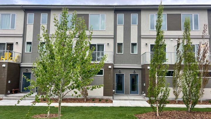 212 Shawnee Square SW — photo 1