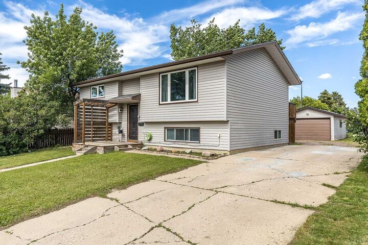 Property Photo:  516 Sissons Crescent SE  AB T1B 2J9 