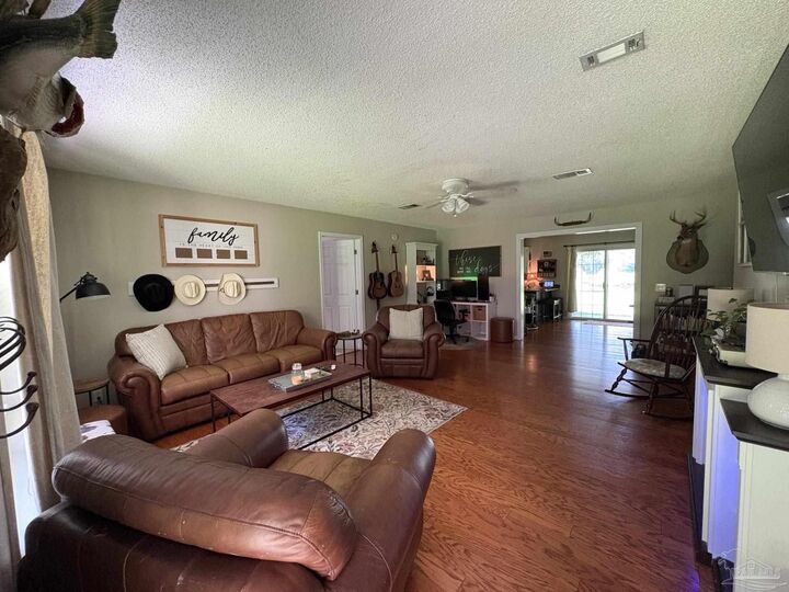 Property Photo:  6541 Stubbs Rd  FL 32570 