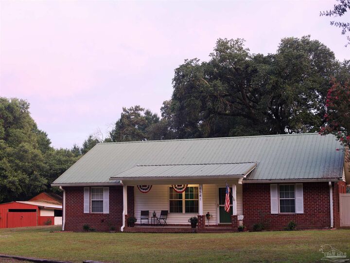 Property Photo: 6541 Stubbs Rd FL 32570