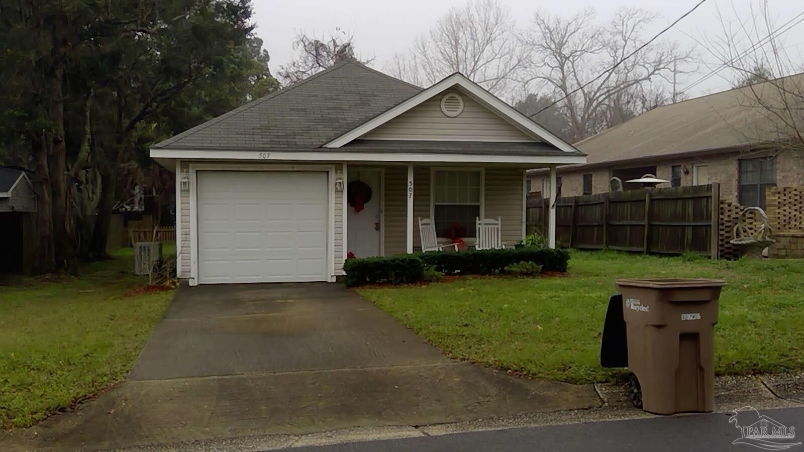 Property Photo: 507 N L St FL 32501