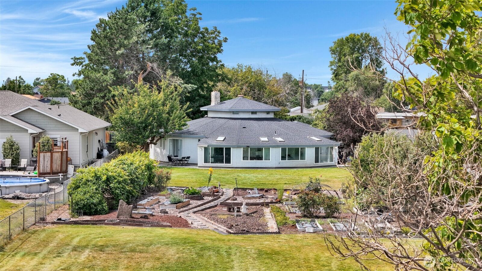 Property Photo: 813 S Sycamore WA 98837