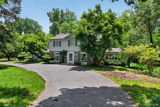 Property Photo:  321 Barden Road  MI 48304 