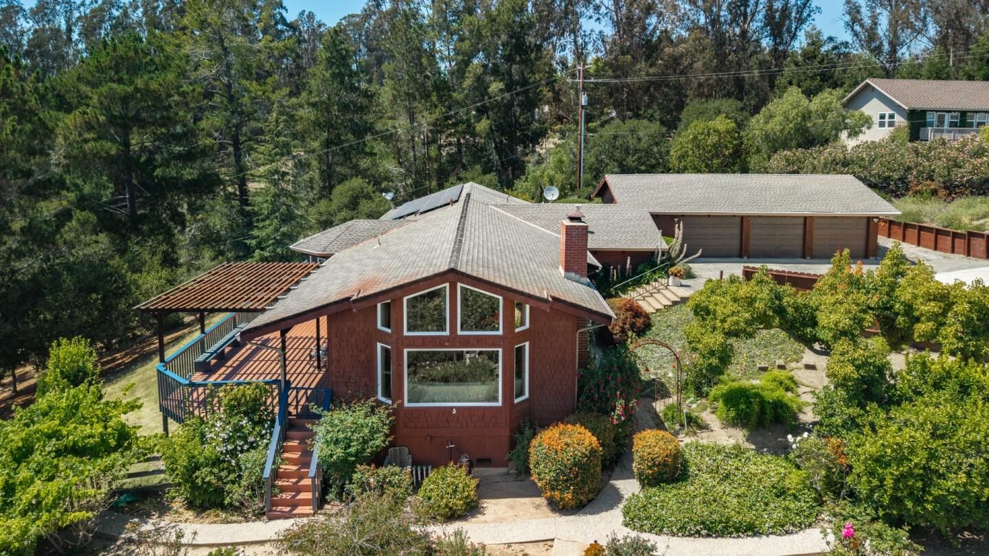 Property Photo:  257 Oak Hill  CA 95076 