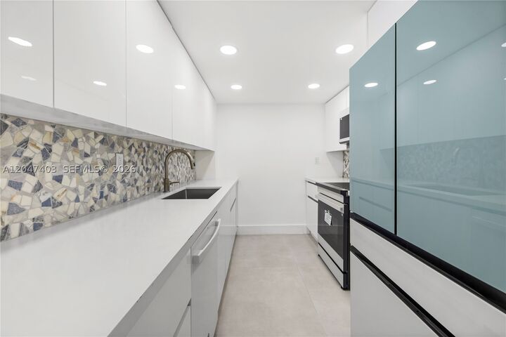 Property Photo:  2457 Collins Ave 201  FL 33140 