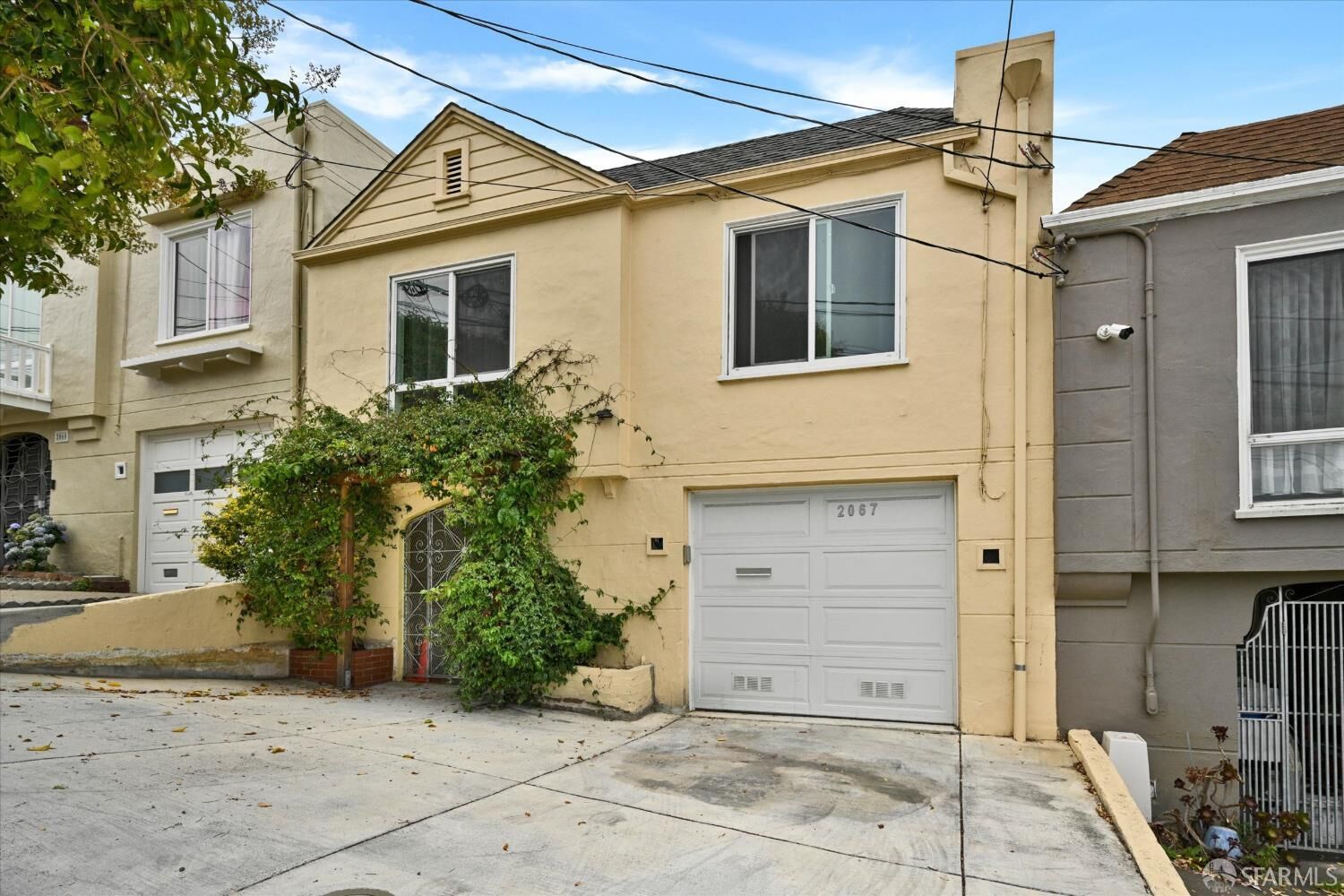 Property Photo: 2067 Thomas Avenue CA 94124
