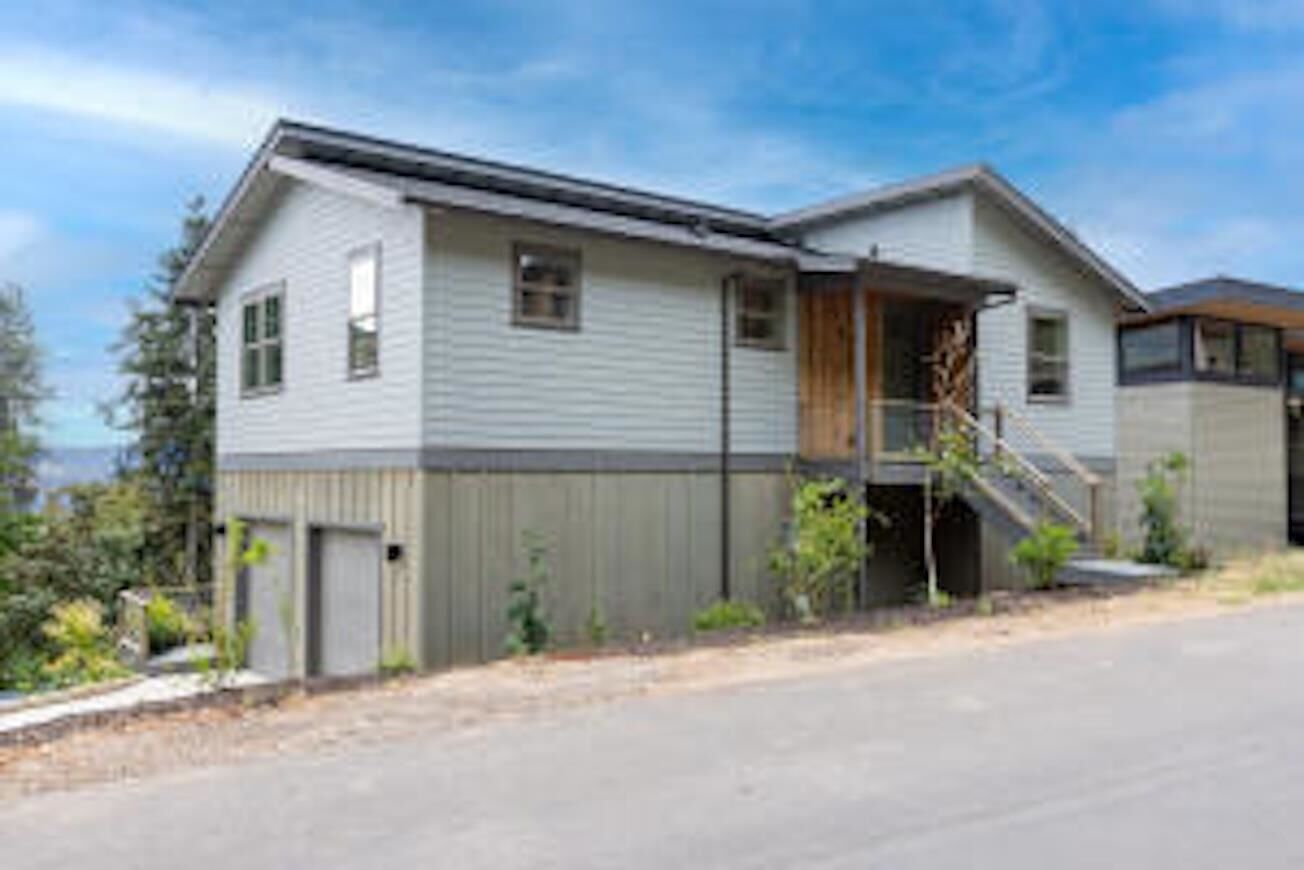 Property Photo: 215 NW Sophie Ln WA 98672