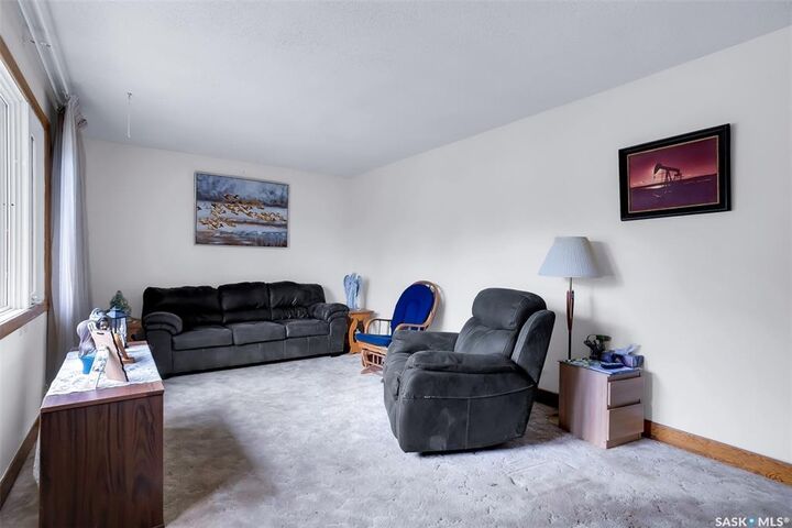 Property Photo:  421 P Avenue N  SK S7L 2V8 