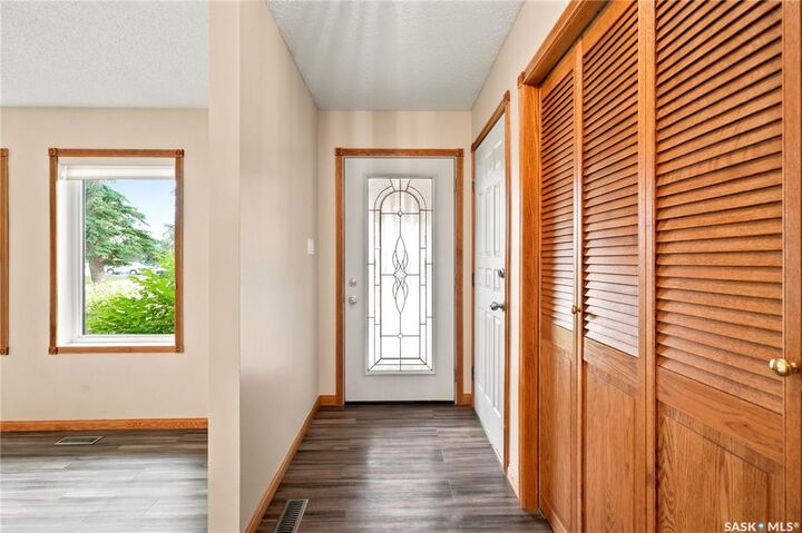 Property Photo: 523 Spencer Crescent SK S7K 7T5