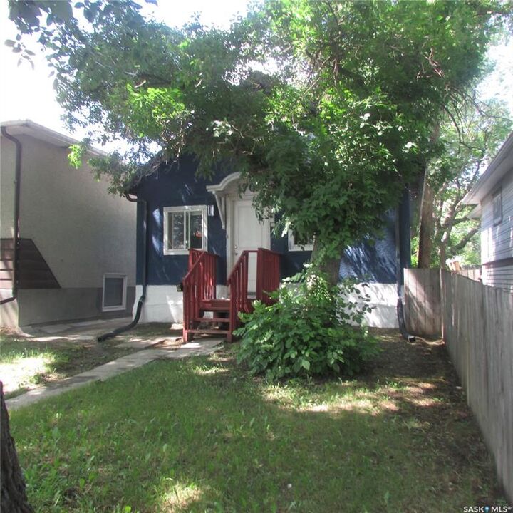 Property Photo: 1760 Quebec Street SK S4P 1J3
