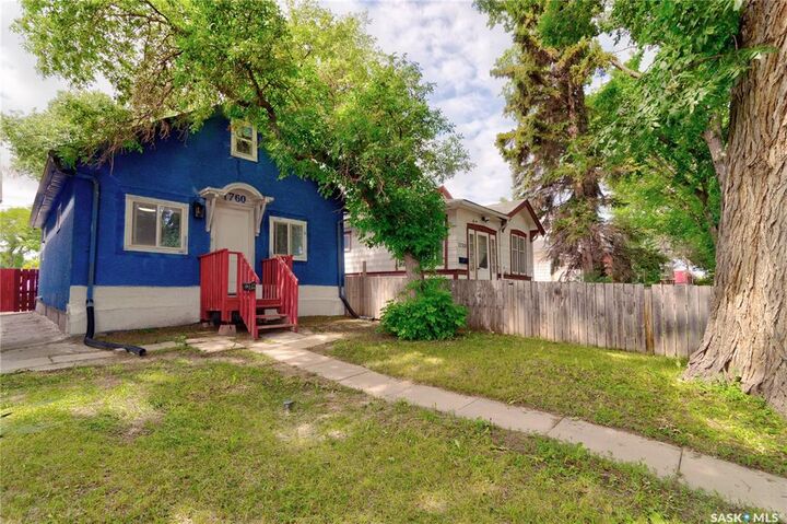 Property Photo: 1760 Quebec Street SK S4P 1J3