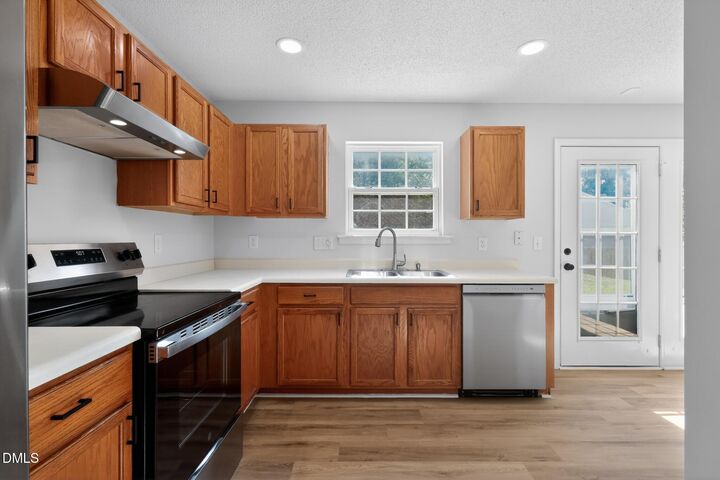Property Photo: 3331 Marshlane Way NC 27610