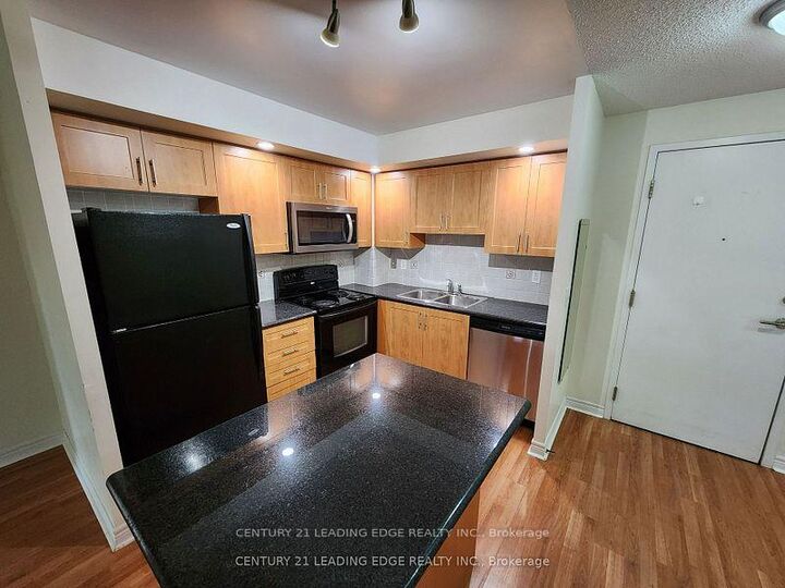 Property Photo: 33 Cox Boulevard 233 ON L3R 8A6