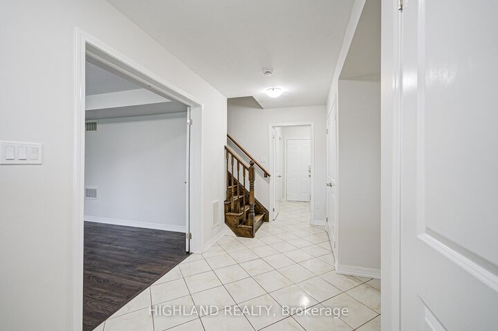 Property Photo:  265 Ellen Davidson Drive 4  ON L6M 0V4 