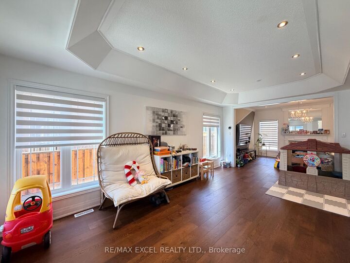 Property Photo:  130 Laurendale Avenue  ON L4P 0C4 