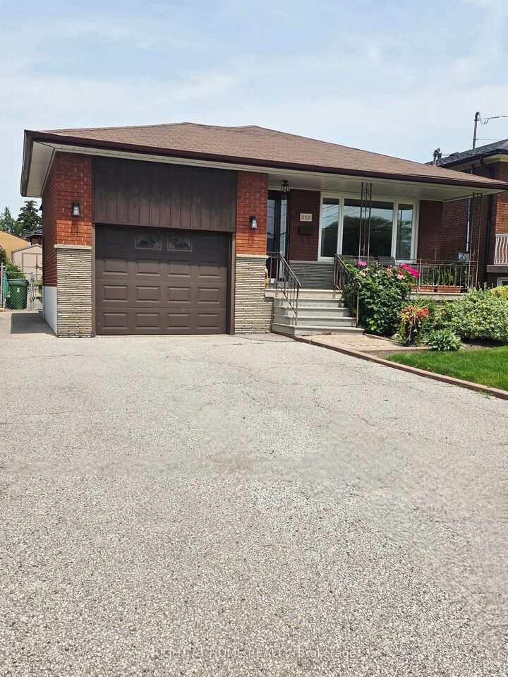 Property Photo: 252 Maple Leaf Drive Lower ON M6L 1P1